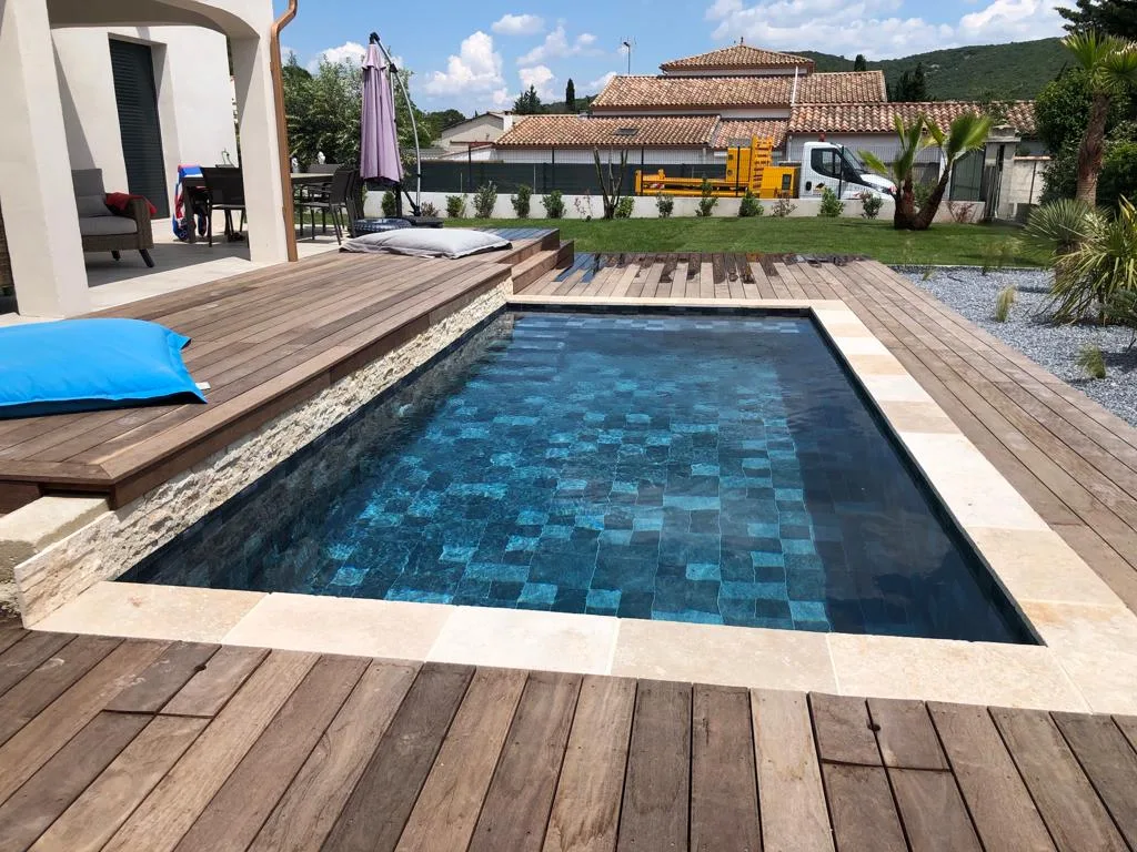 terrasse en bois pour piscine
